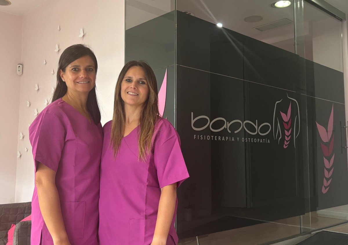 Lucía y Carmen, fisioterapeutas y osteópatas de Fisioterapia Bando, en el Retiro